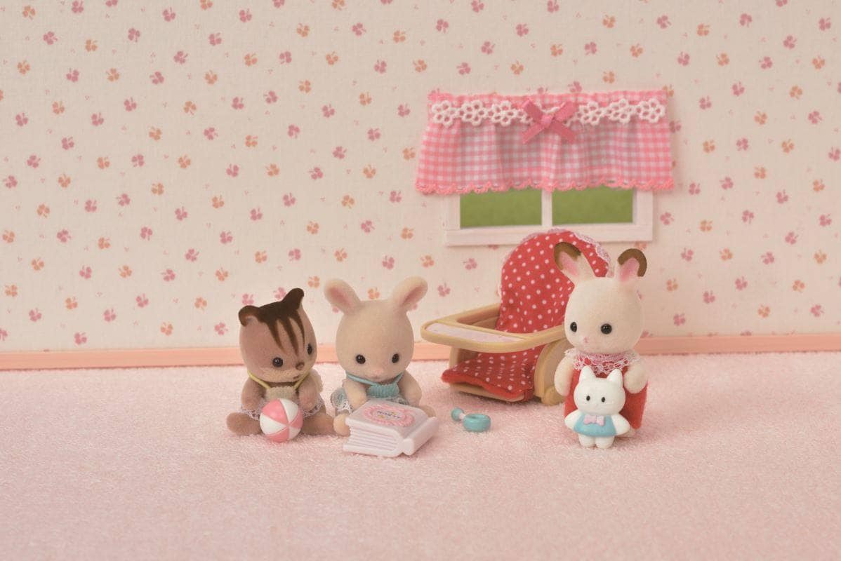 La Chambre De Bebe Sylvanian Families 5436 Epoch Maxi Toys Mini Univers Epoch Figurines Et Univers